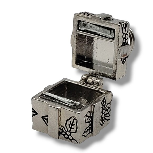 Ganz The Little Christmas Gift Prayer Box Charm Pendant Holly Magnetic Holiday - Picture 3 of 6